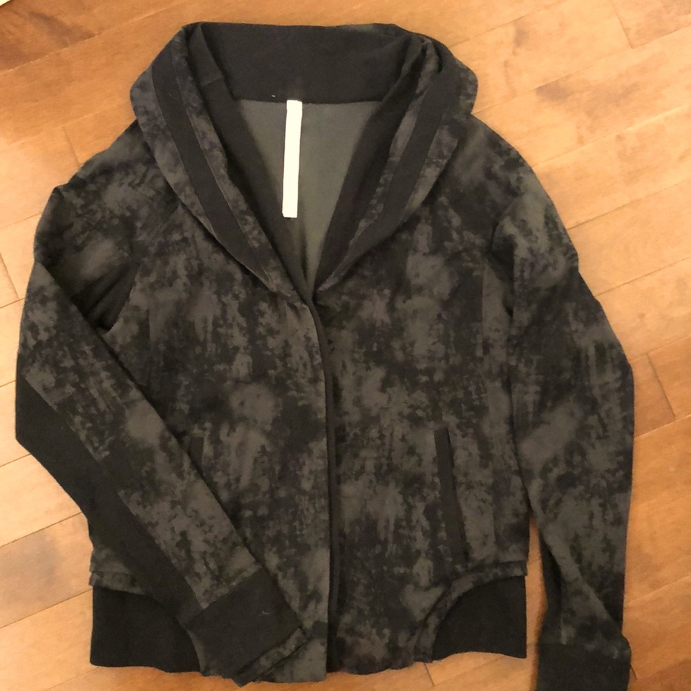 Lululemon sweater black/camo, Back to class sweater